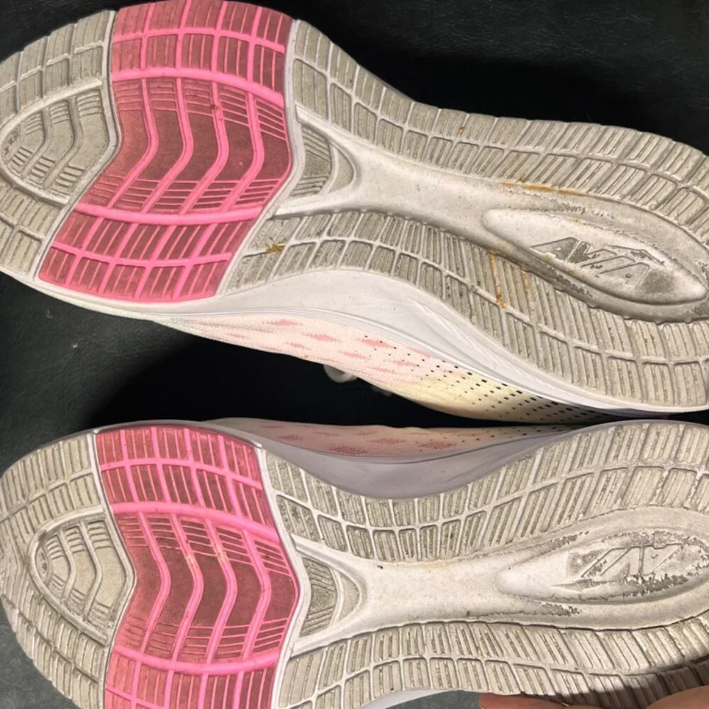 Avia Women's‎ Deluxe Trainer Sneakers with memory foam insoles size 8 (GS3)